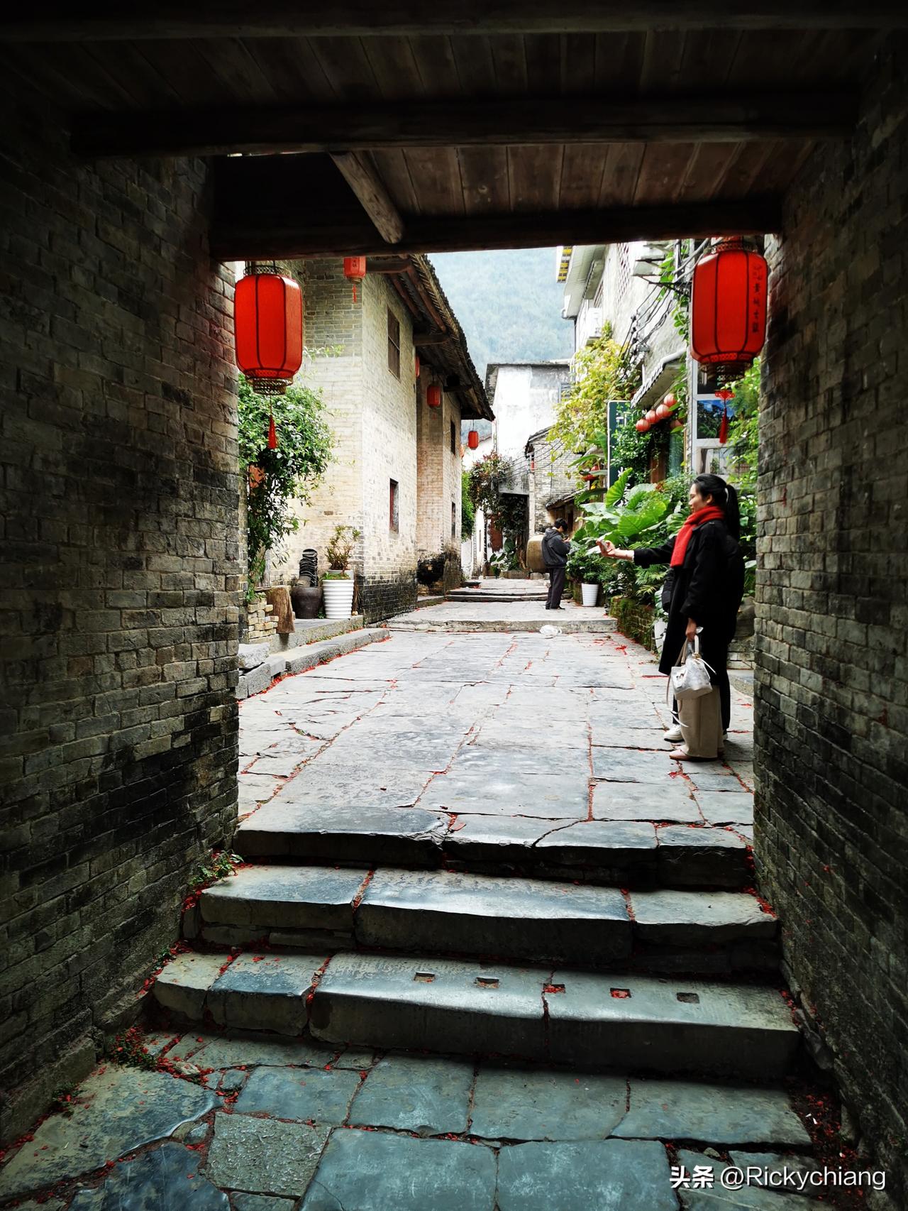 出去玩最重要的就是先迈出那一步，别管去哪，先出去再说！

就像我们年前，没做任何