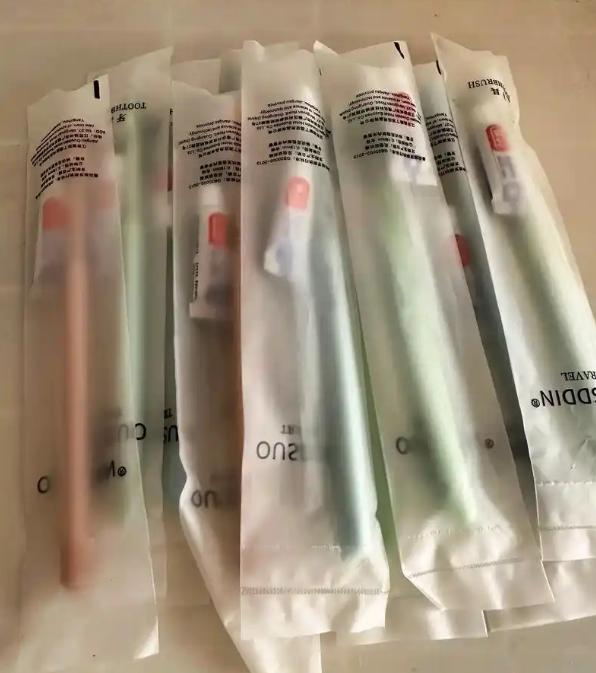 如果不是央视记者卧底暗访，这个黑幕不知道还要瞒我们多久！
 
堆积如山的废旧化工