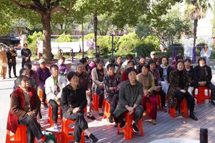 史上最大死亡高峰要来了？不是天灾，全是这几代人造的“果”。

60岁老翁半开玩笑