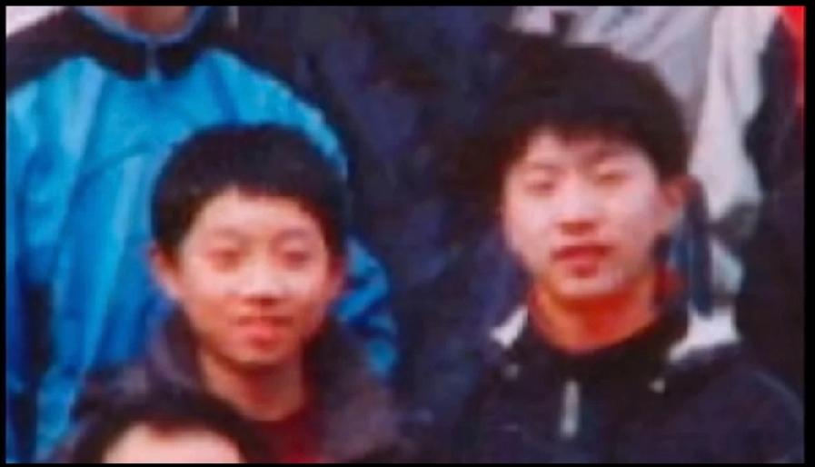 从少年时期的青涩碰面，一路走到2026年，马龙和许昕相伴整整二十三年。
一张张老