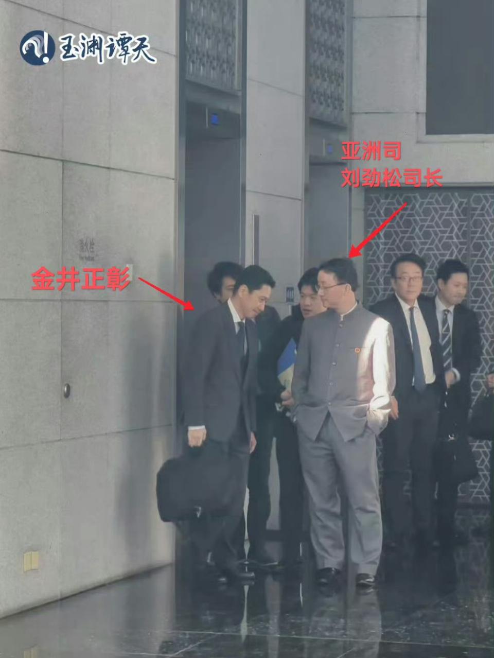 今天，日本外务省亚洲大洋洲局局长金井正彰来华，与我方外交部的亚洲司司长进行了会谈