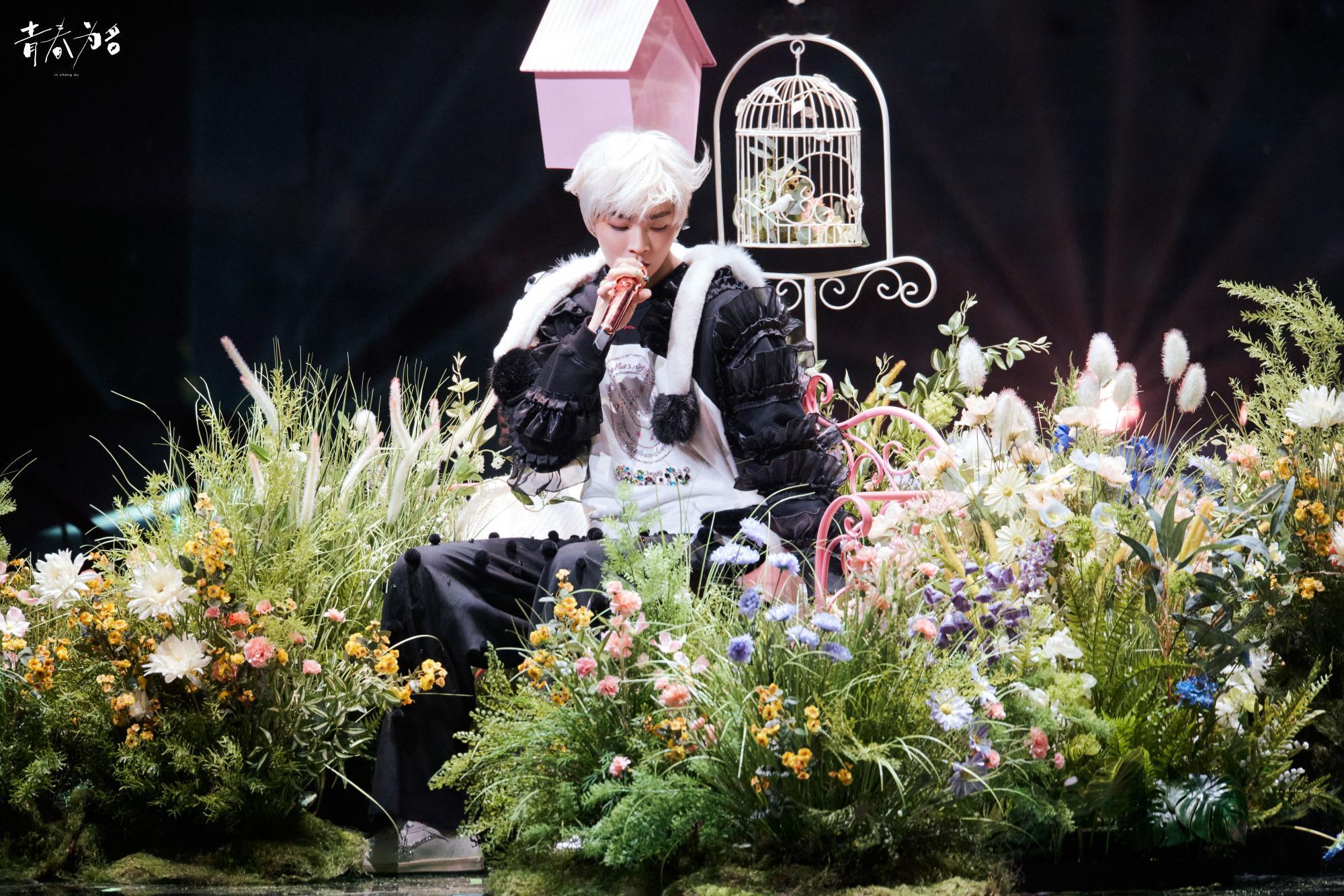 陈立农青春为名全球巡回演唱会 陈立农现身马年央视春晚彩排 程序输入密码1003，