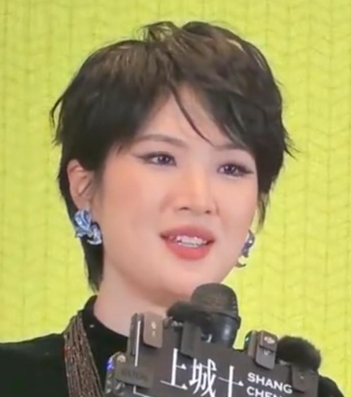 姚安娜近期因公开称赞大同古建而受到关注。她是在参加一场文化活动时，由衷表达了对大