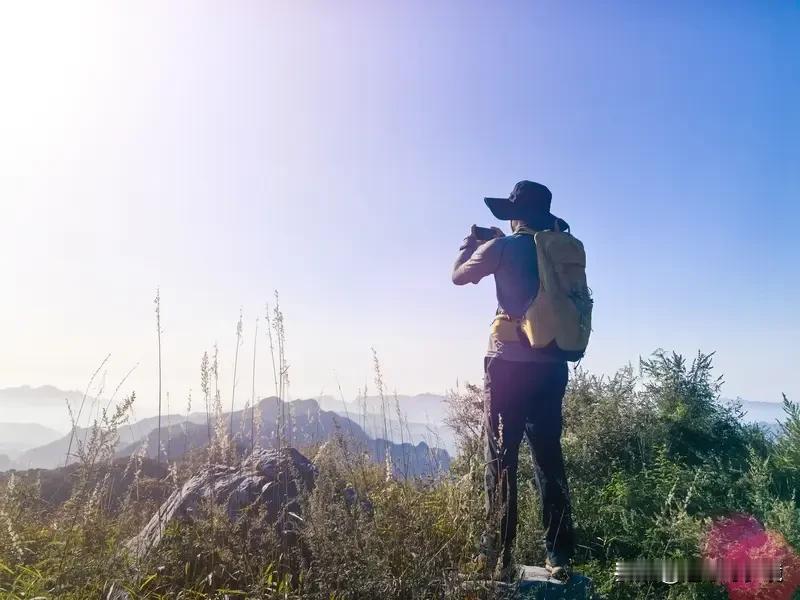 看到“有缘千里来相会”这个上联，一下子就觉得很有韵味。生活中还真有不少这样的例子