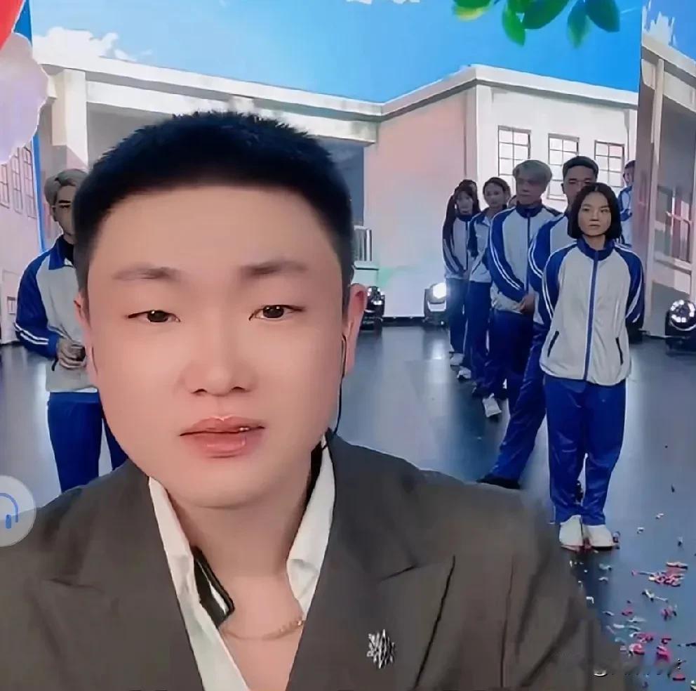 刘老板感叹奋力从东北“段子圈”突围却不赚钱！

           刘老板感叹
