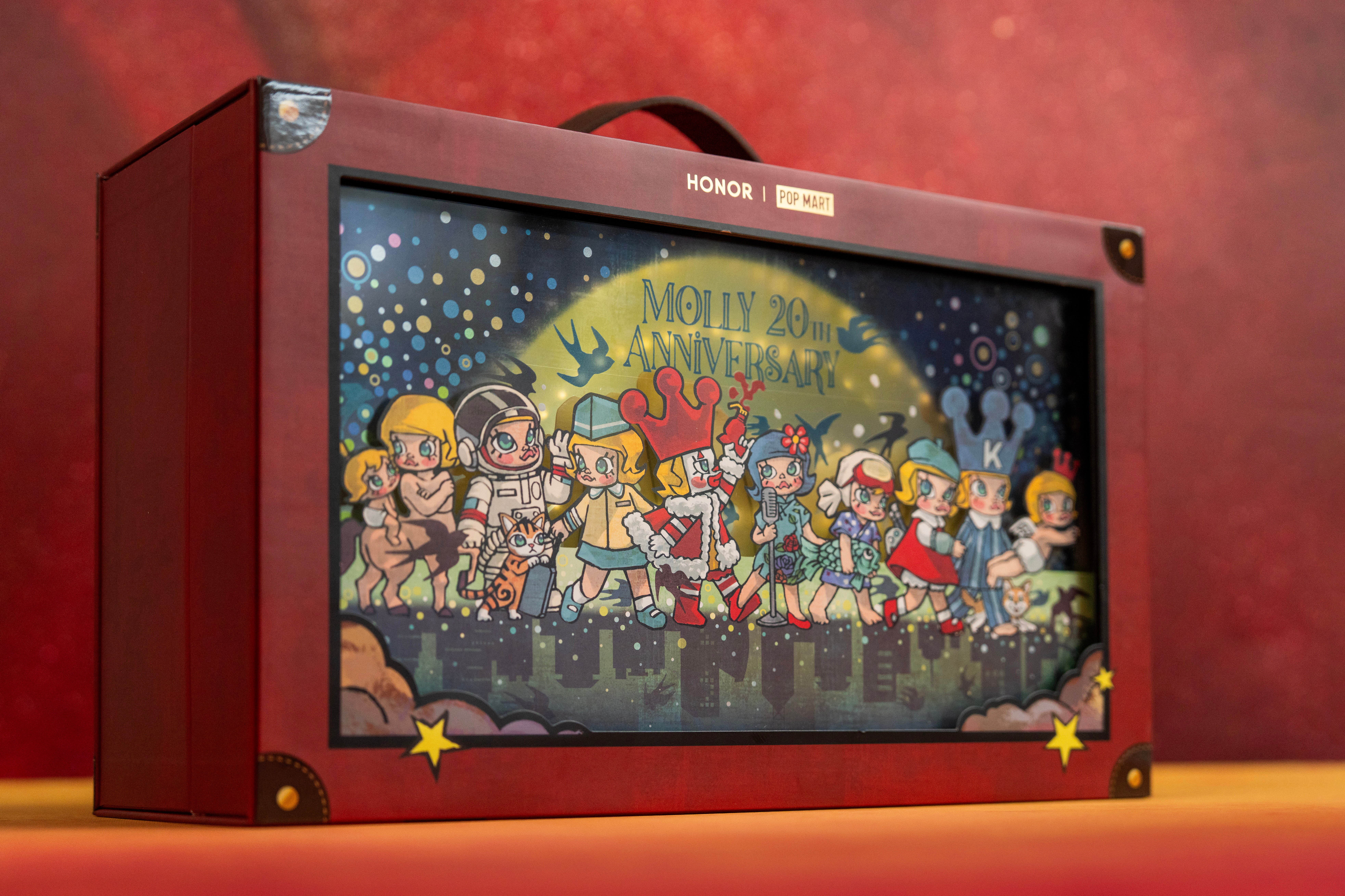 耀子和泡泡玛特这波梦幻联动太绝啦！500 系列和MOLLY 20 周年限定版手机