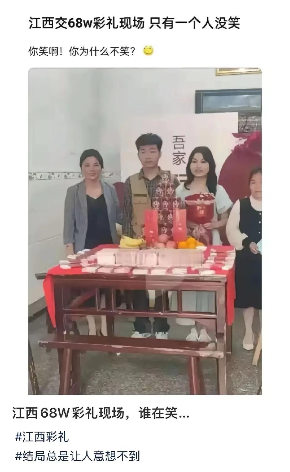 周围的人都笑了
只有一个人没有笑。