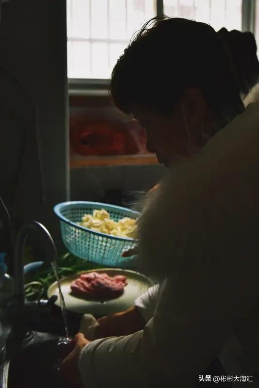 婆婆过世，作为媳妇会不会哭，这事儿还真不好说。从法律上讲，哭不哭是个人情感表达，