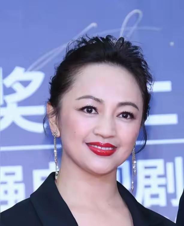 找到了！找到了！海南万宁沙滩上，为溺水女子做心脏复苏和人工呼吸的护师夫妻找到啦！