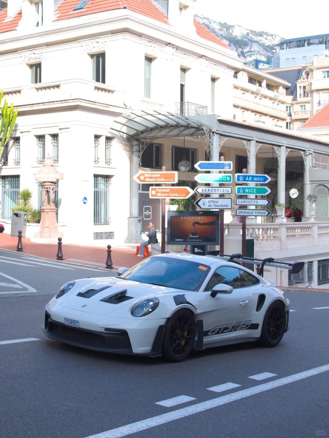 保时捷911 (992) GT3 RS，有一种朦胧的美绝美车片