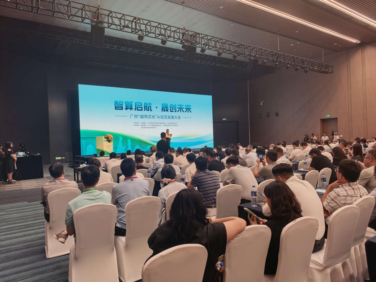 光合组织选越秀做医疗AI的"试验田"，我看懂了
越秀芯光大会，有个环节让我印象特