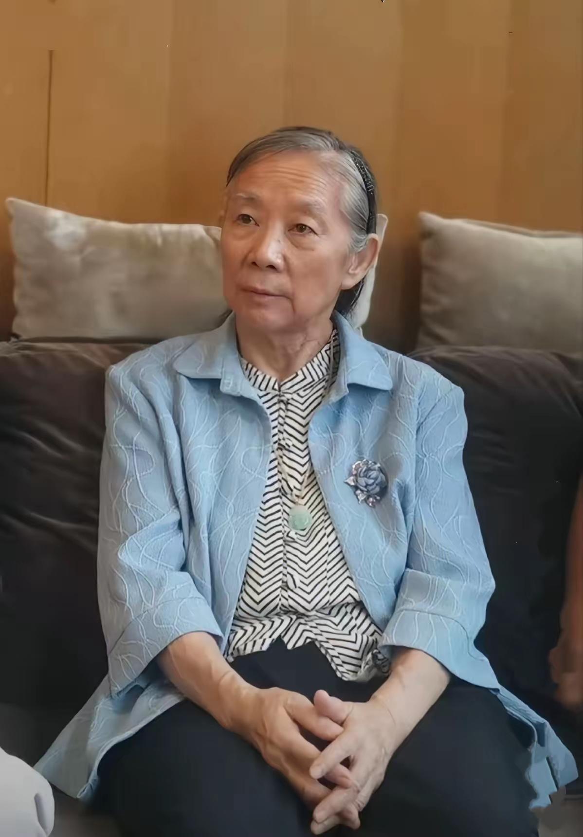 这位老人就是林豆豆，已经八十岁的老人了，脸型有父亲的影子。林豆豆原名林立衡，豆豆
