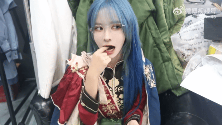 .  论吃播的适配度，杨冰怡直接拉满！不管是常规海苔还是香菜车厘子牛奶，哪怕是奶