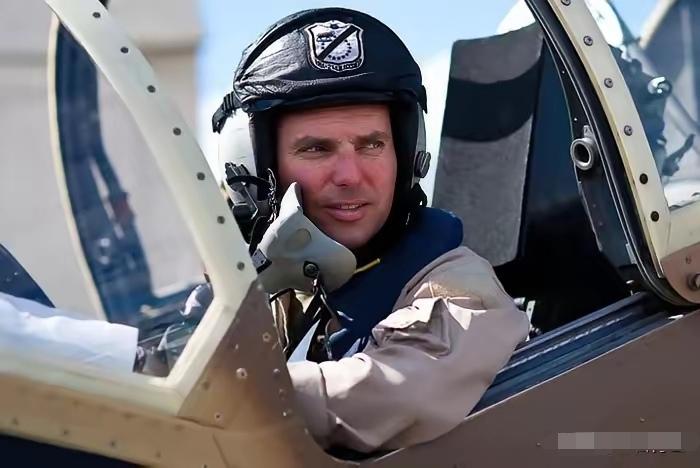 卑鄙无耻！被设局诱骗回国的中国外籍飞行员教官丹尼尔.杜根将引渡美国受审！

4月