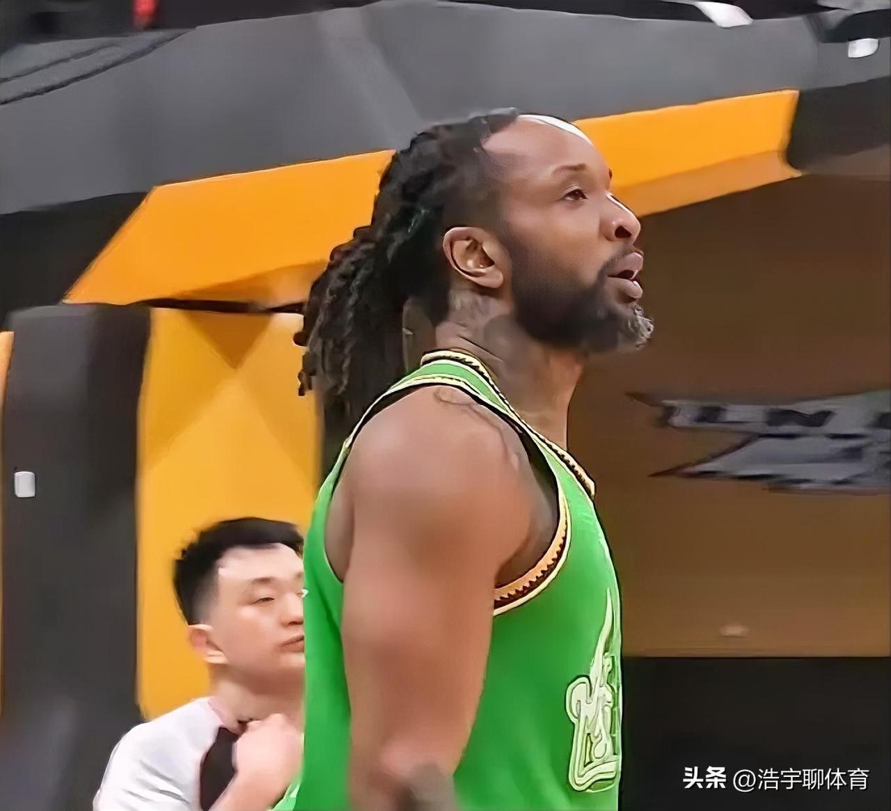 都不用猜了，这才是辽篮“裁掉”威尔斯的真正原因，球迷反应说明一切。
经多方消息证