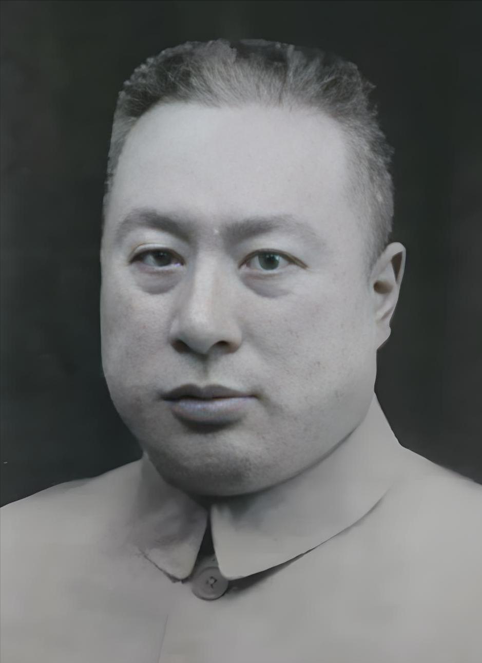 1931年，日军逼近齐齐哈尔。40岁的少将参谋长谢珂下令砸开军火库，提走99挺轻
