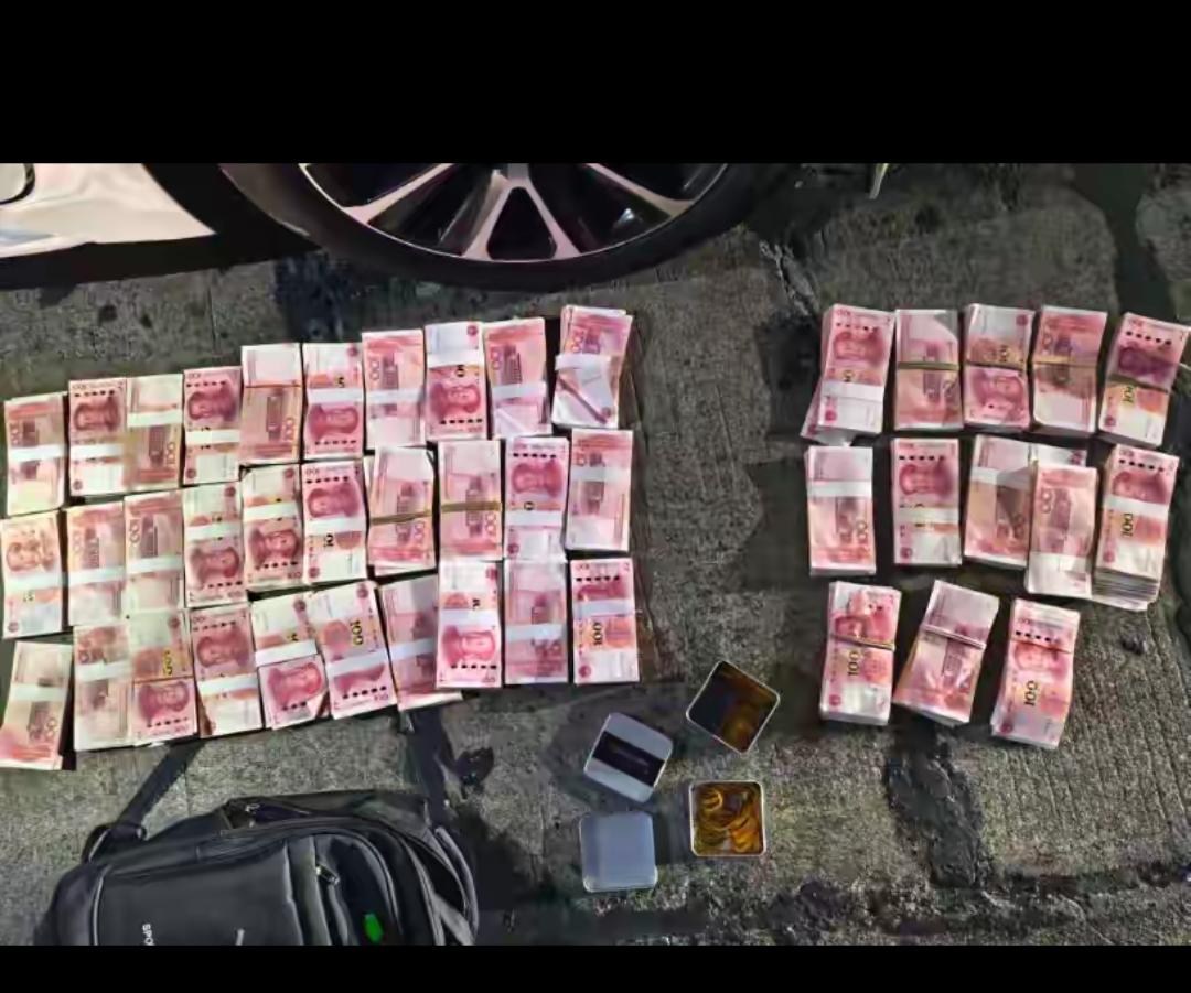 “奶茶杯藏11万现金？浙江姑娘这波操作，把骗子的套路玩得明明白白！” 以为跟着“