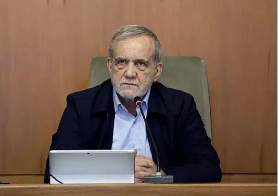 伊朗总统怒怼特朗普：“他凭啥有这资格，剥夺一个民族的合法权利？”佩泽希齐扬去视察