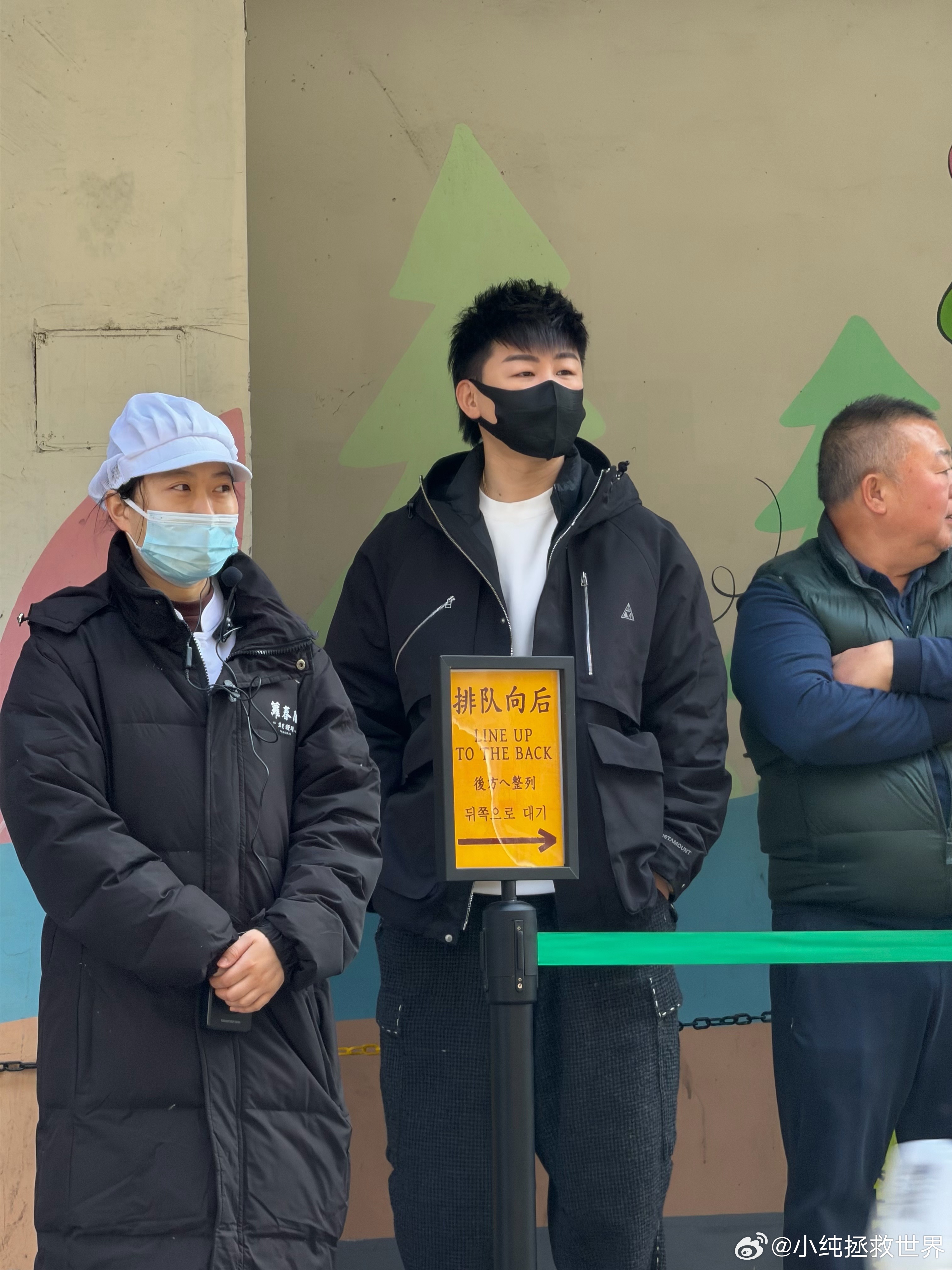 公园偶遇胡彦斌 公园长椅上坐着的竟然是胡彦斌！我揉了好几次眼睛才敢确认。他演唱会