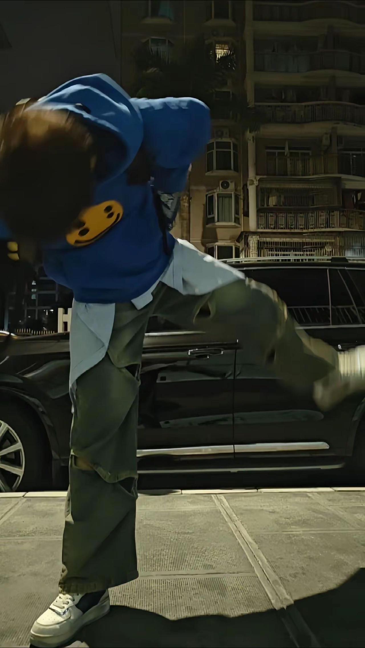 那我问你：花好看还是我好看第三视角ootd 篮球体育生 街头穿搭