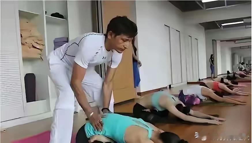 郑州涉事印度瑜伽外教偷拍学员牟利被拘 后续将被依法驱逐出境潜伏8年！印度瑜伽教练