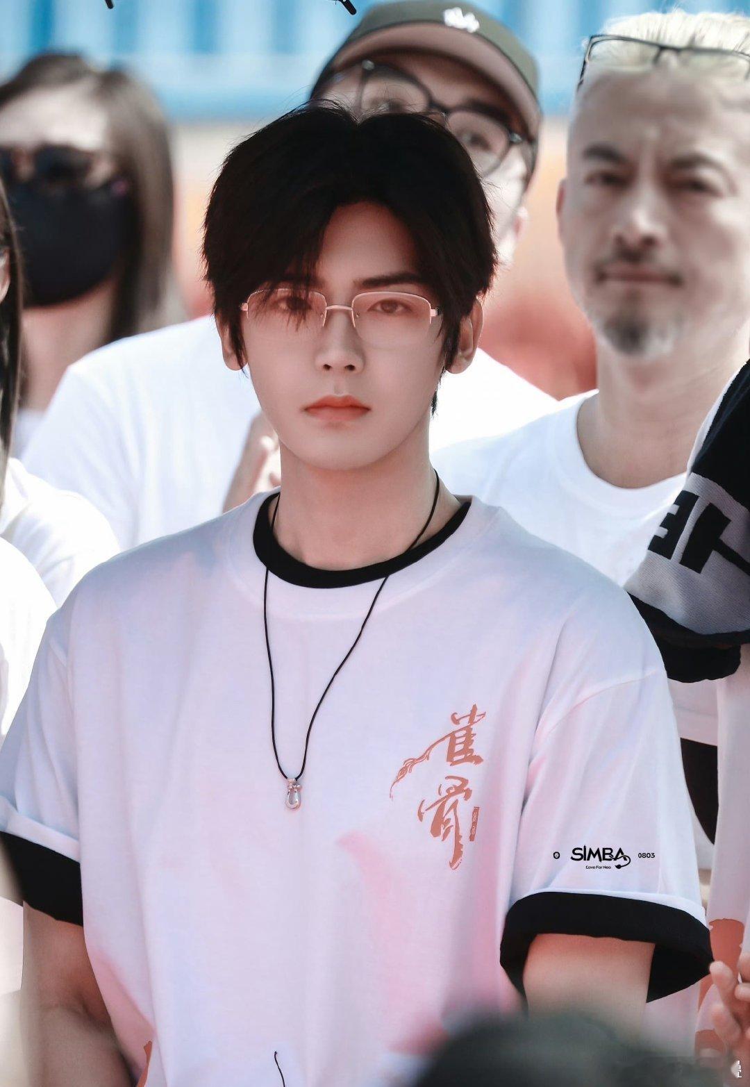 侯现在古偶男主也不太行了 ​​​