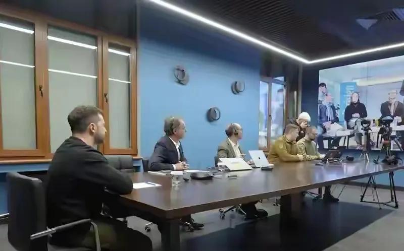 俄乌为何要打仗？
俄乌战争可以说是同室操戈，根本没有什么血海深仇。乌克兰要加入北