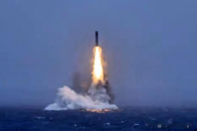 7月6日，中国海军战略核潜艇在太平洋公海海域发射潜射战略导弹，这明明是正常的年度
