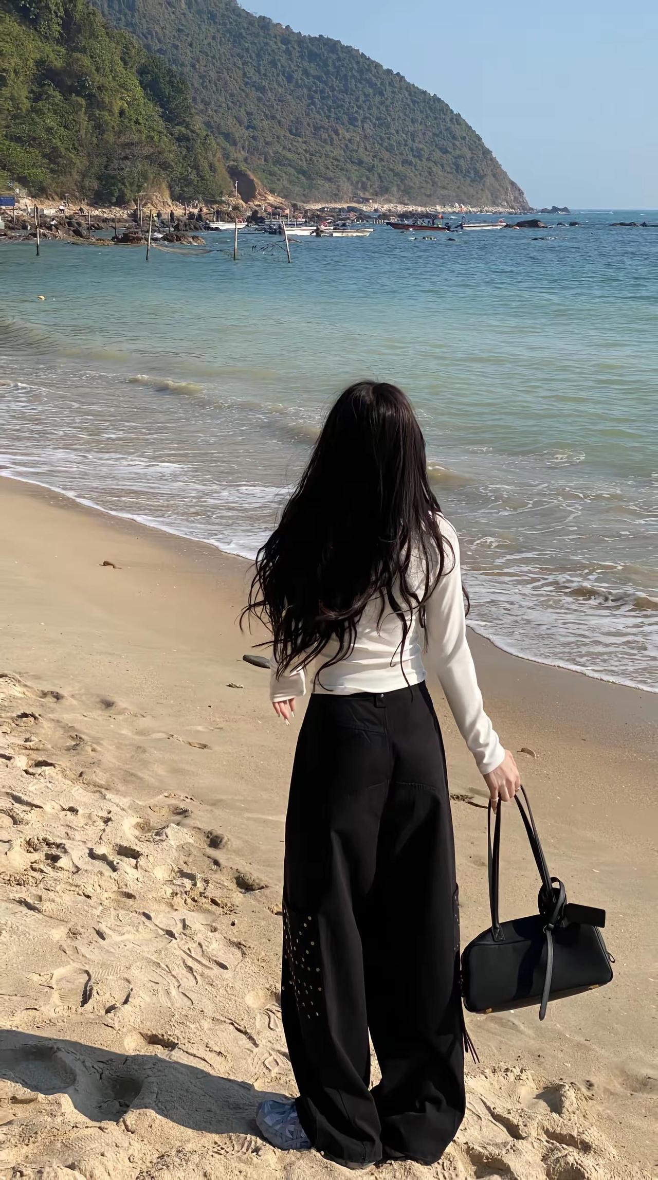 “可时间并不是创口贴 想起某些瞬间的时候还是会心痛”