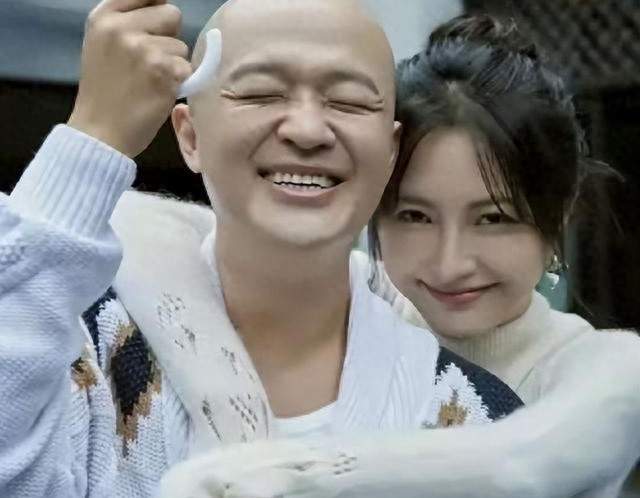 包贝尔深夜进房，否认嫖娼咋解释？
