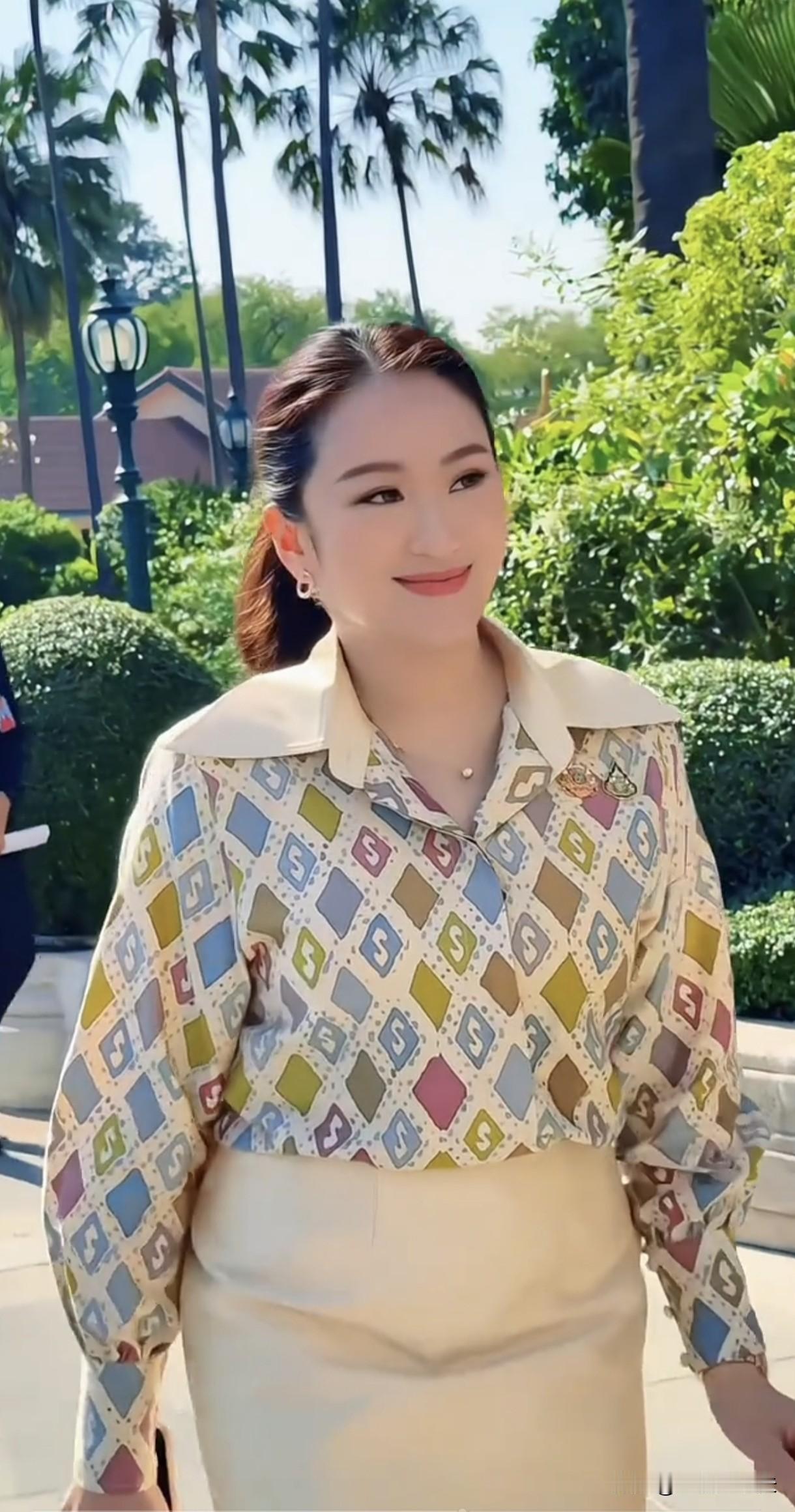 《人生感悟》
       瞬间突然爆发的事，义无反顾去及时对待，可决定能你终身