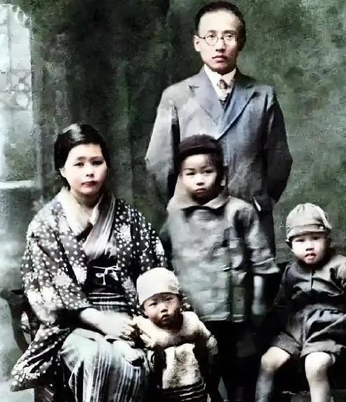 1978年，郭沫若在北京去世。最让人想不通的是，他在日本抛下的五个孩子，在佐藤富