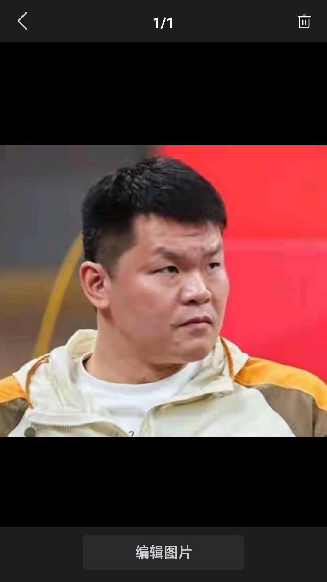 中国男篮名宿，广东宏远俱乐部总经理朱芳雨接受采访时，被问到打球或者打架你打得过战