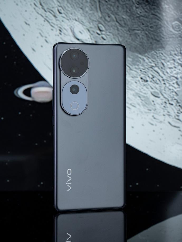 #vivoS19开箱# 已经开过箱了， S19 Pro剑影灰这么有质感的灰色不多