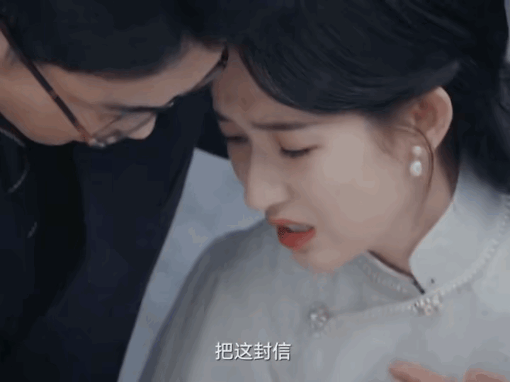 《孤舟》肖若彤死前给罗武强留了一封信，信里说的3件事：一是告诉罗武强她的真实身份