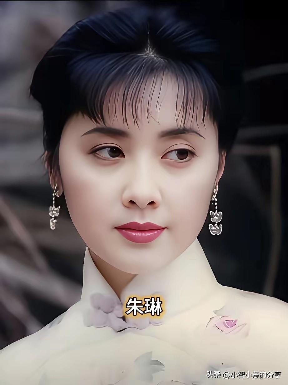 朱琳、高圆圆、刘亦菲，她们三位是老中青三代女演员里颜值的天花板，朱琳的美，不是那