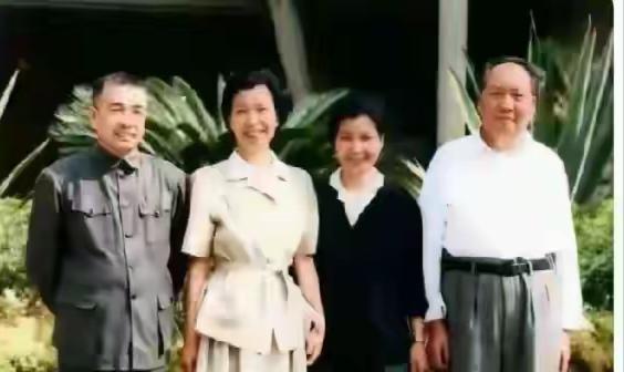战友，一生追随！
井冈山、瑞金、延安！曾志一直追随毛主席，是毛主席几十年的老朋友