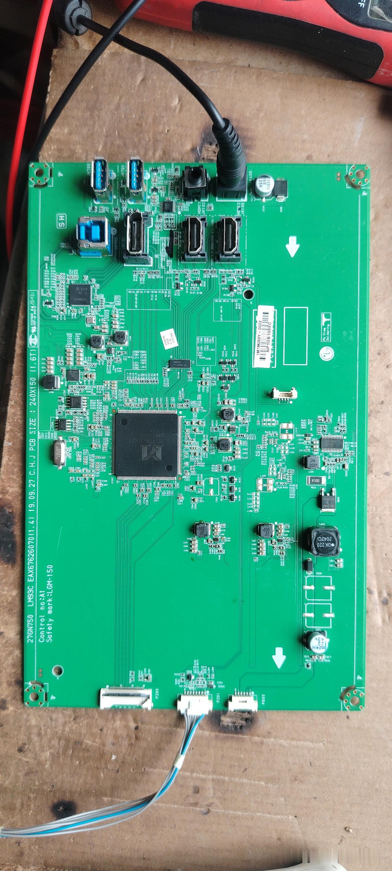 LG GN750显示器突然不开了。

裸板测量5V，3.3V，1.8V，1.2V
