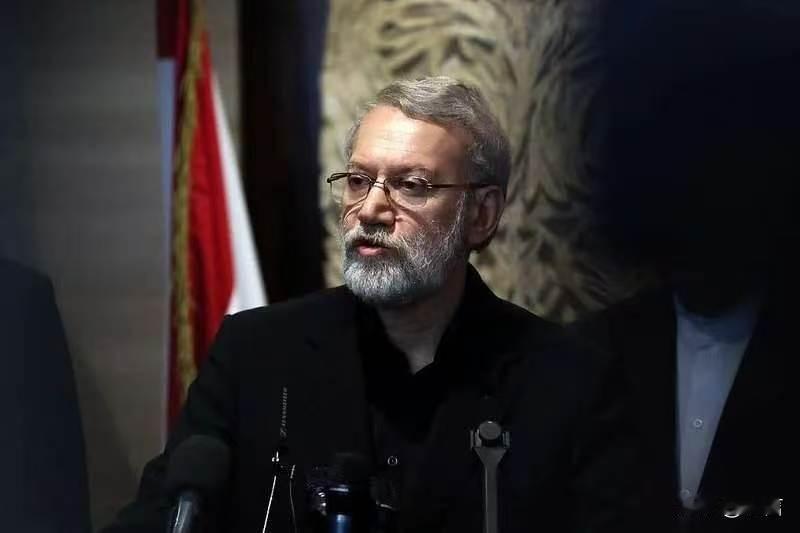 突发！伊朗总统正式证实拉里贾尼遇难
 
3月17日，以军空袭德黑兰，宣布已打死伊