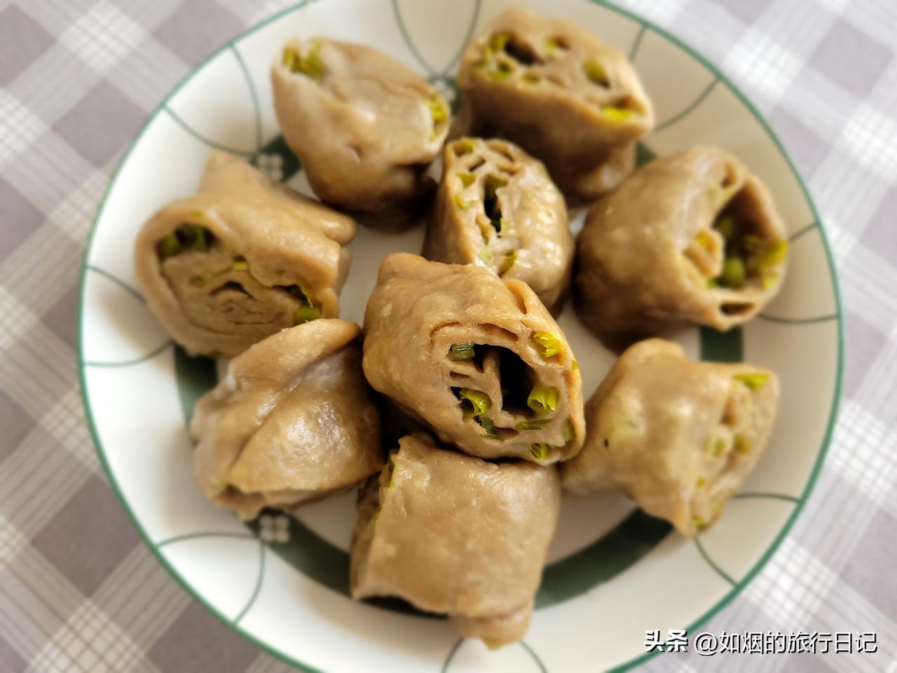 中午做荞麦面卷子，我吃了好几个，是记忆中的美食。荞麦面是好朋友从她老家给我带来的