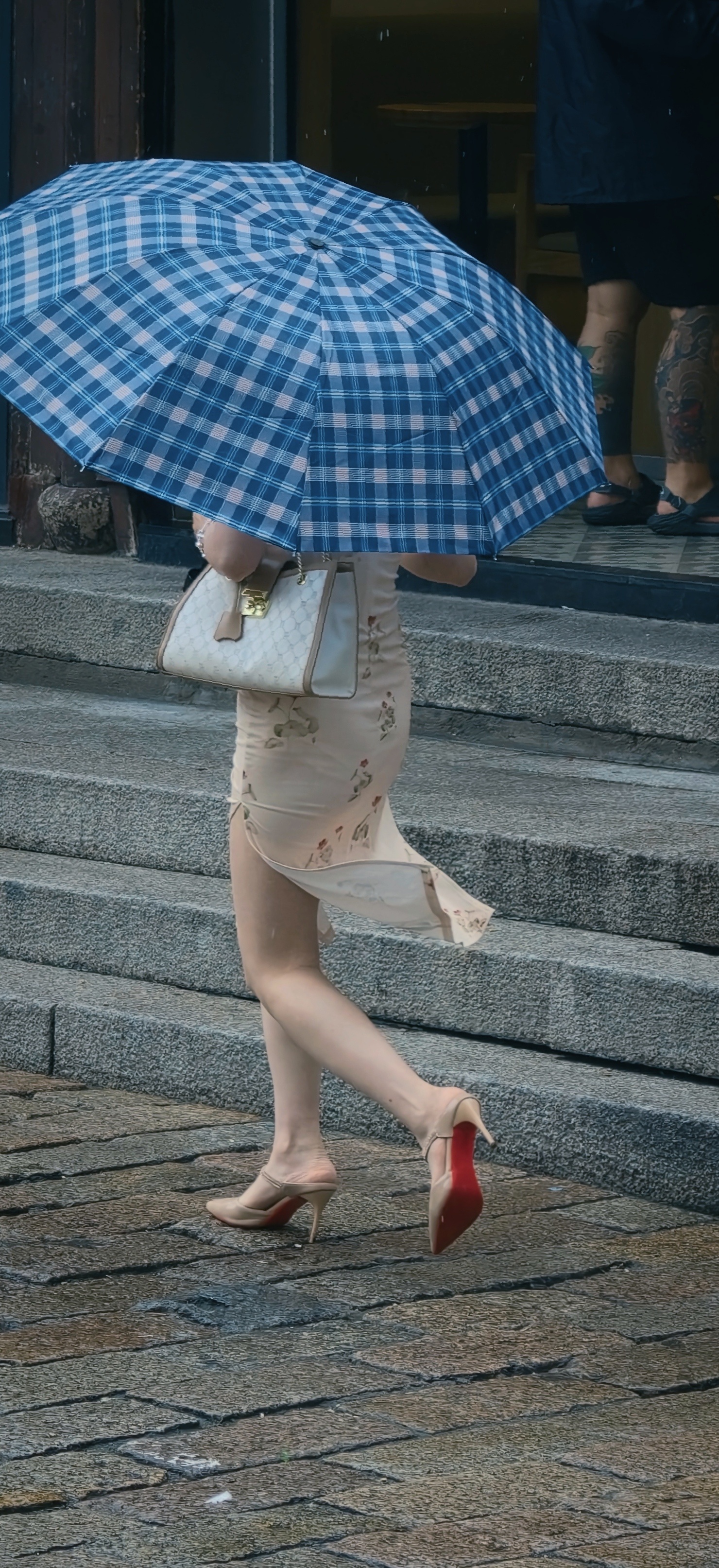 还是雨天 