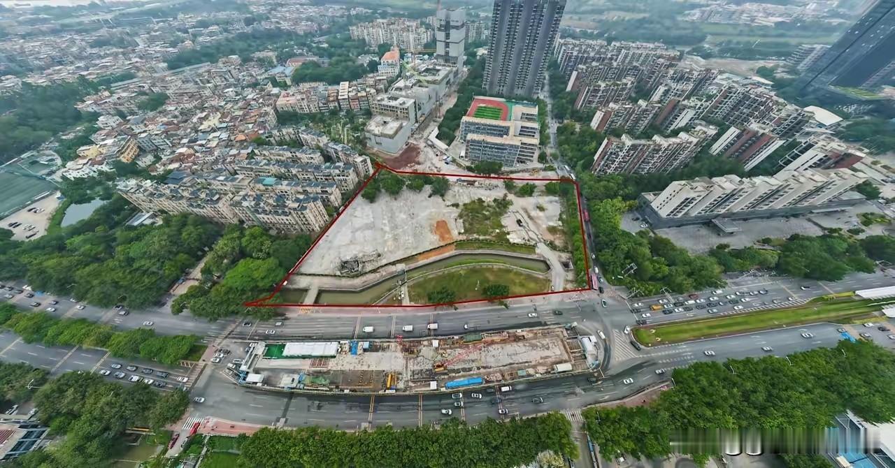广州海珠这块地，昨天差点把竞拍系统熬崩溃了。
 
88轮竞价，越秀砸13.7亿拿
