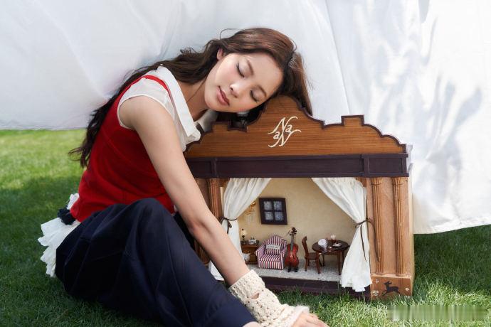 欧阳娜娜演唱会现场公费打电话欧阳娜娜演唱会连线粉丝欧阳娜娜Playlist嘉年华