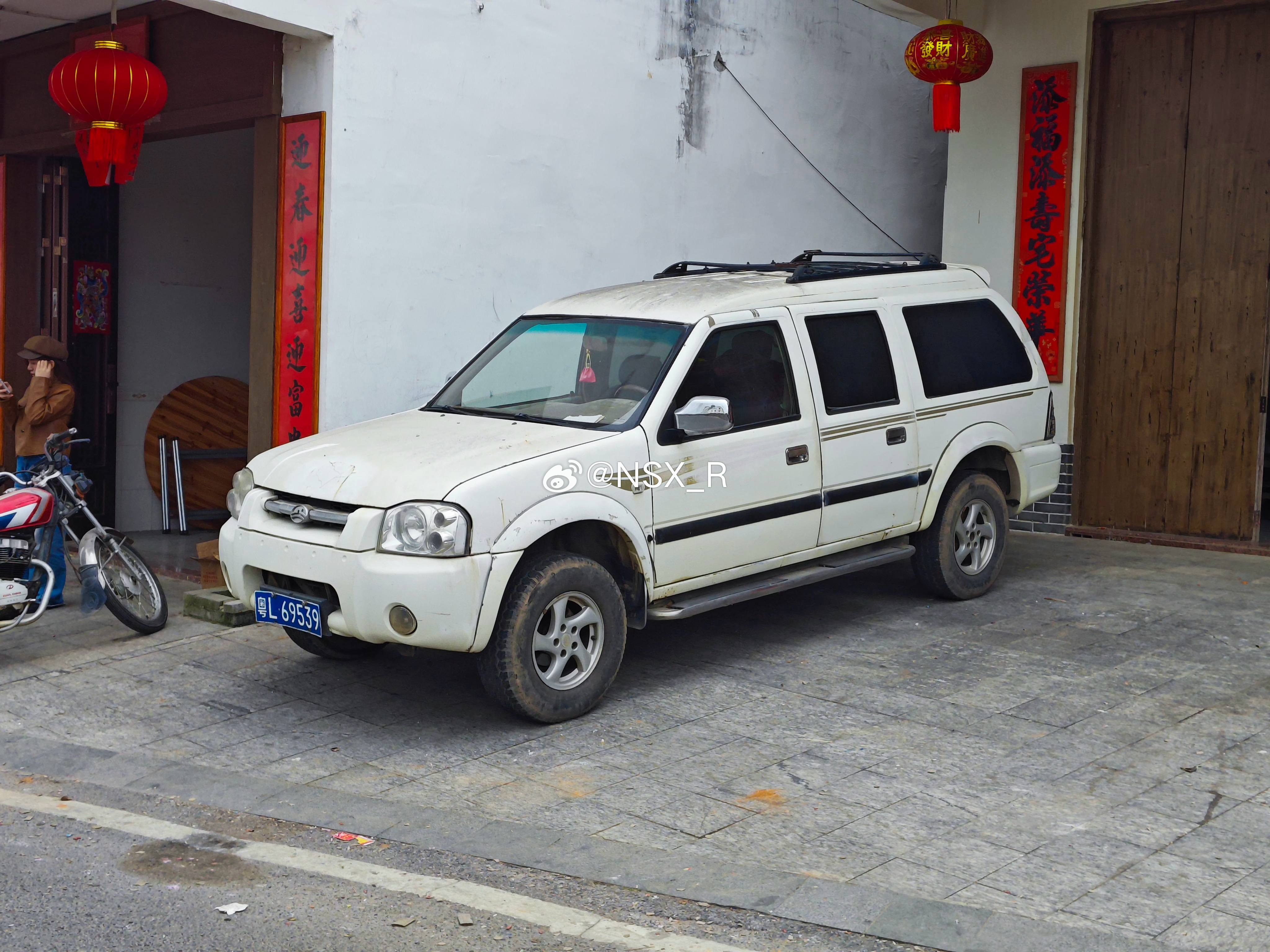 2月都快过完了才想起盘点下过年期间拍到的车:1.朋友的日规Grand Hiace