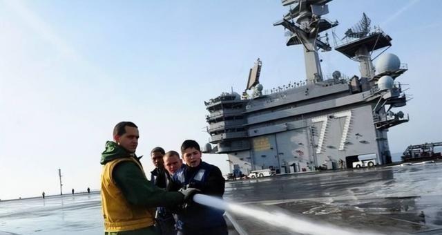 航母有多难养？山东舰编制几千人，食堂一天做七顿饭，顿顿都很丰盛，光是每天伙食费高