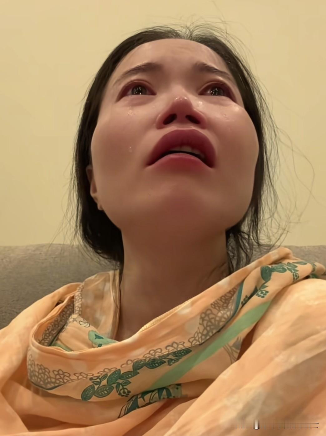 从讲台到黑袍，广西女教师远嫁巴基斯坦，把浪漫活成了委屈。

广西宜州90后姑娘易