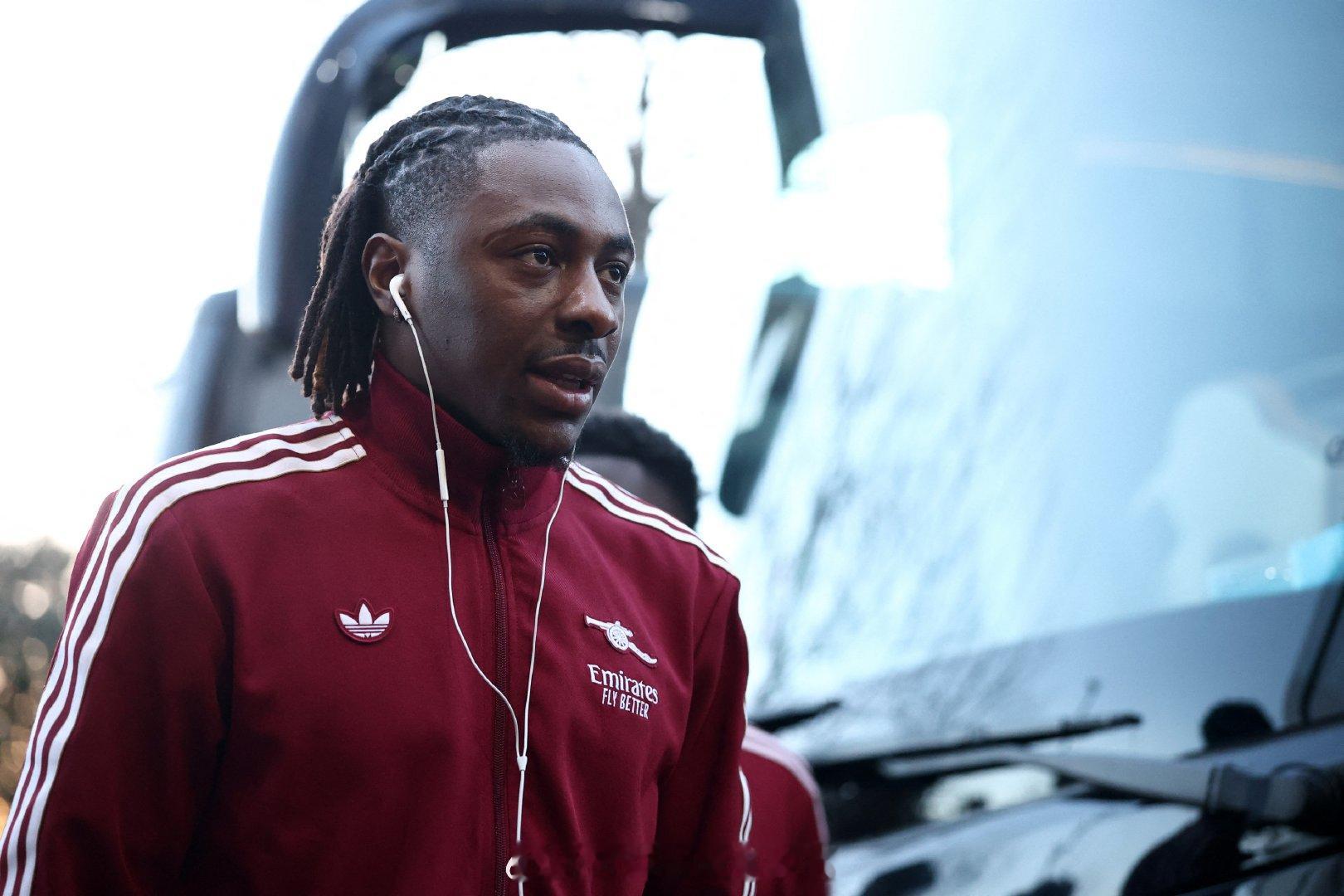 很明显，创造力和小范围摆脱是他的强项，最适合埃泽的位置应该是前腰。放到边路确实是