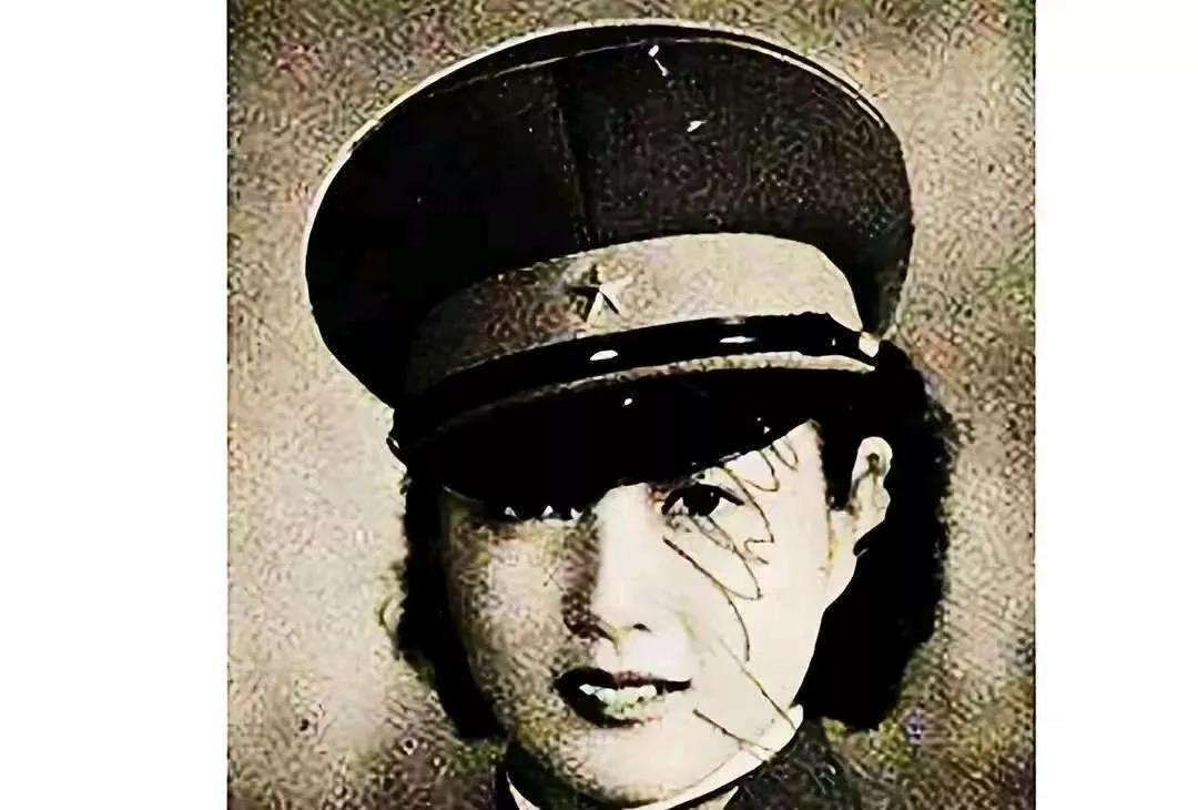 1944年，一个白俄女儿被日军抓捕，当晚被三个日军轮番侵犯。次日，她被注射鼠疫病