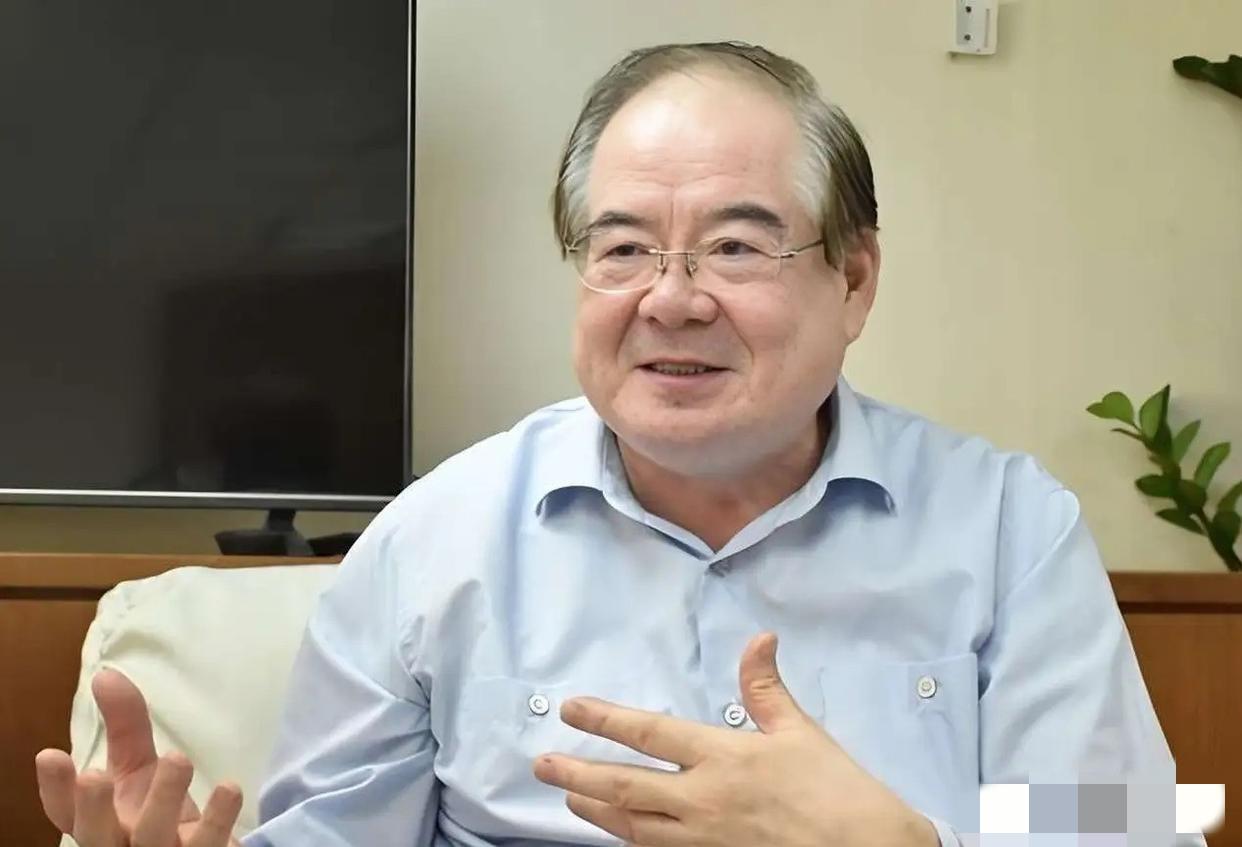 中国国民党副主席兼秘书长李乾龙，司机长期感觉被跟踪，特意在汽车保养时让修车师傅仔