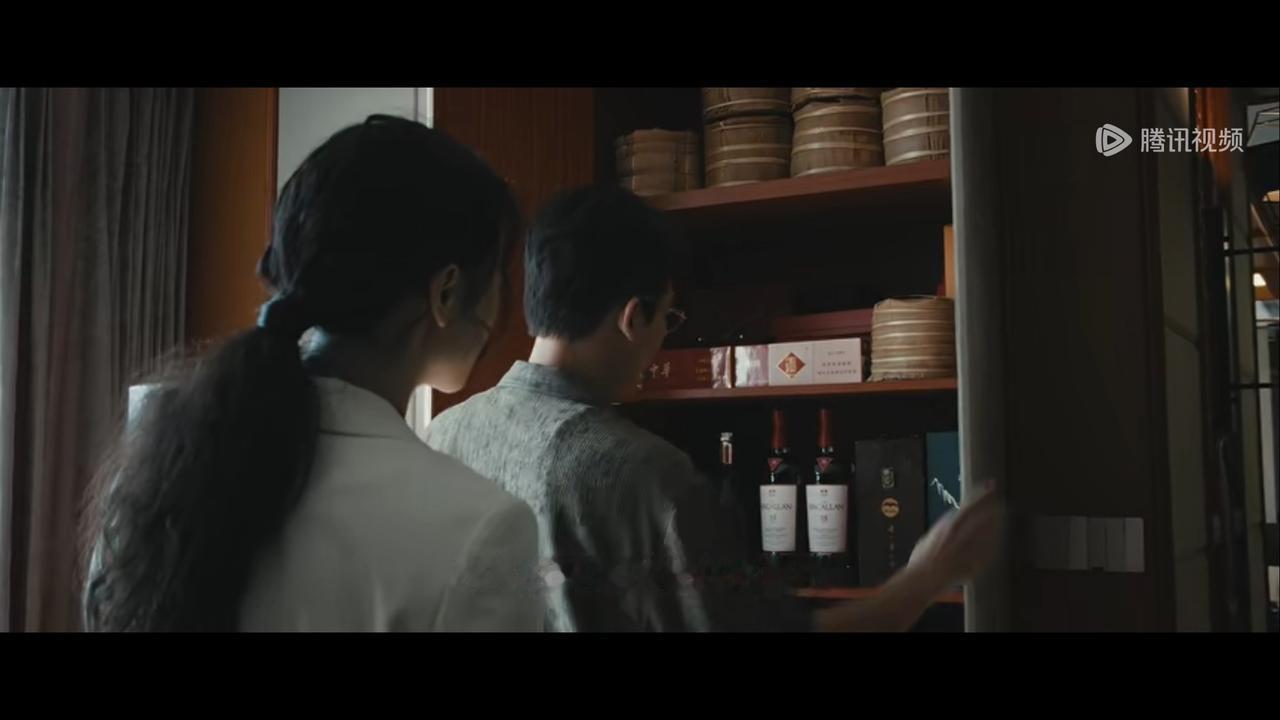 自然是高兴的也不知道这个时候金丽娜姑姑姑父还在不在工作岗位上？！但是按照时间线大